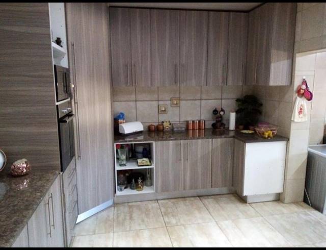 4 BEDROOM HOUSE FOR SALE IN LADYBRAND